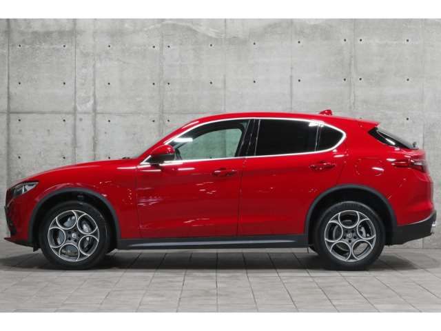 2019 ALFA Romeo STELVIO photo 3