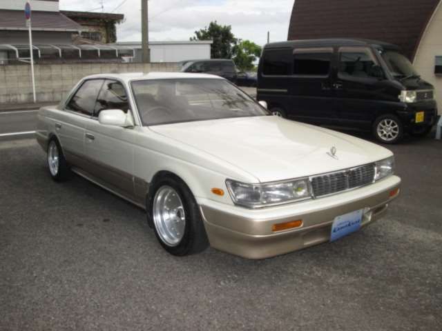 1991 Nissan LAUREL 照片 1