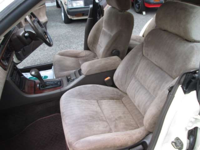 1991 Nissan LAUREL 照片 10
