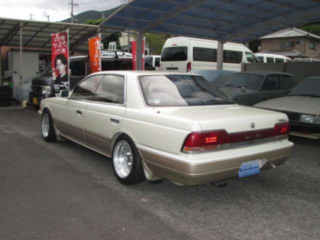 1991 Nissan LAUREL 照片 4