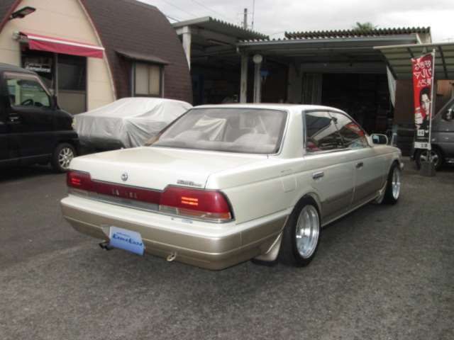 1991 Nissan LAUREL 照片 3