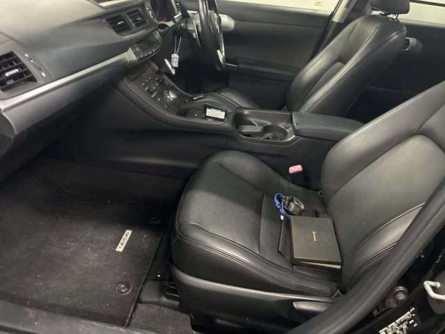2011 Lexus CT — миниатюра 13
