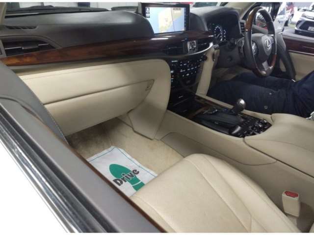 صورة 5 لـ 2015 Lexus LX