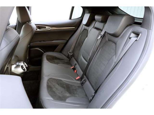 صورة مصغرة 32 لـ 2019 ALFA Romeo STELVIO