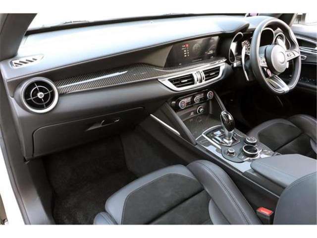 2019 ALFA Romeo STELVIO photo 8