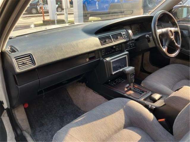 1991 Nissan GLORIA — миниатюра 27