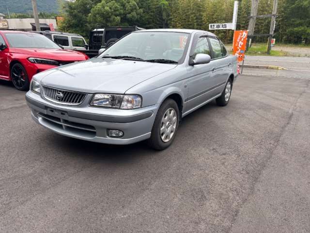 2000 Nissan SUNNY 照片 1