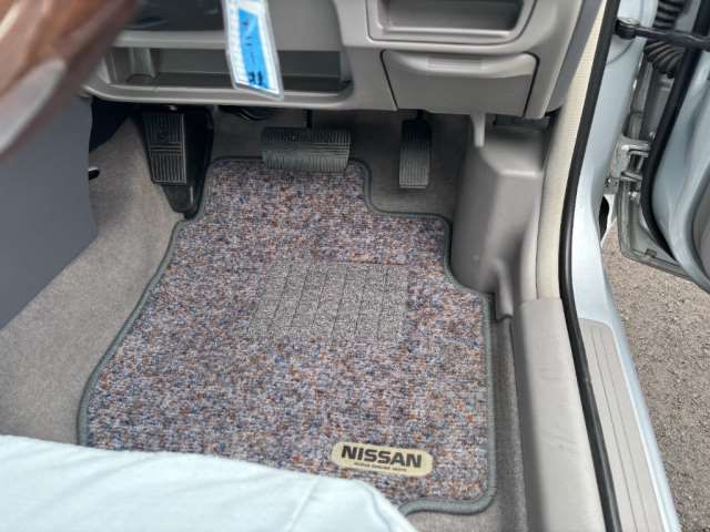 2000 Nissan SUNNY — миниатюра 13