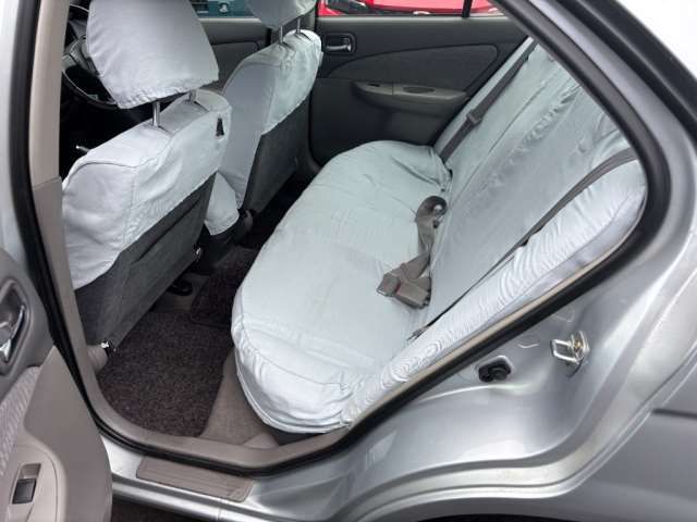 2000 Nissan SUNNY 照片 10