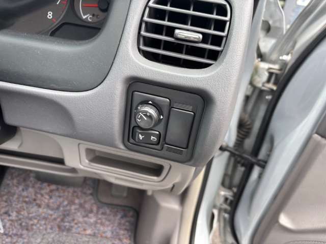 2000 Nissan SUNNY — миниатюра 22