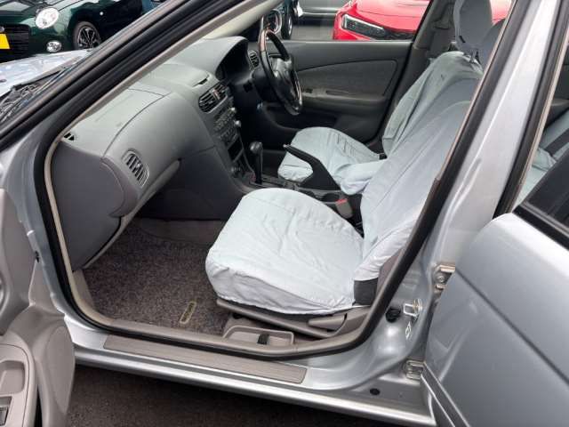2000 Nissan SUNNY 照片 9
