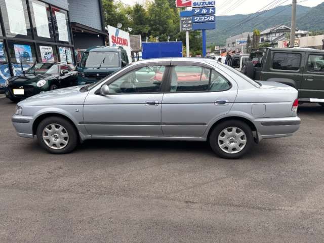 2000 Nissan SUNNY 照片 5
