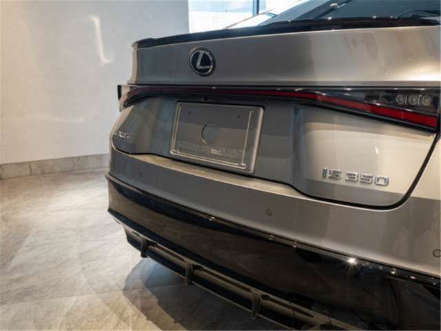 2021 Lexus IS — миниатюра 14