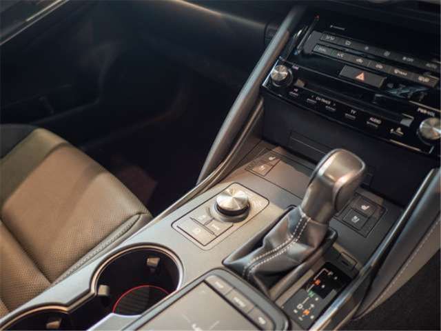 2021 Lexus IS — миниатюра 11