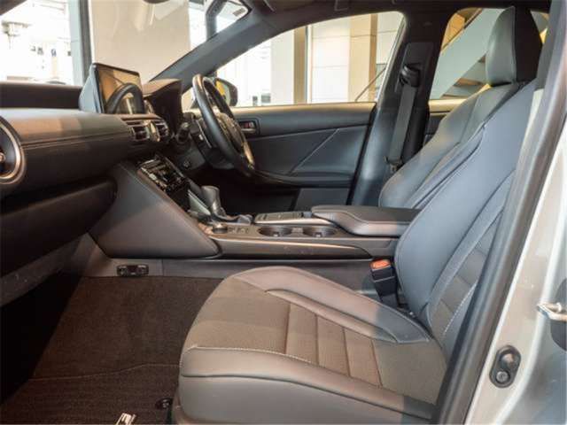 2021 Lexus IS photo 5