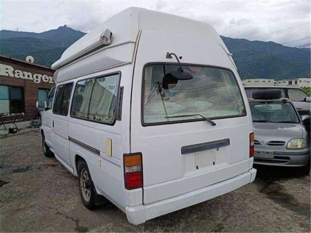 2000 Nissan ELGRAND — фото 2