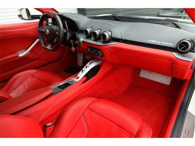 صورة مصغرة 40 لـ 2013 Ferrari F12 BERLINETTA