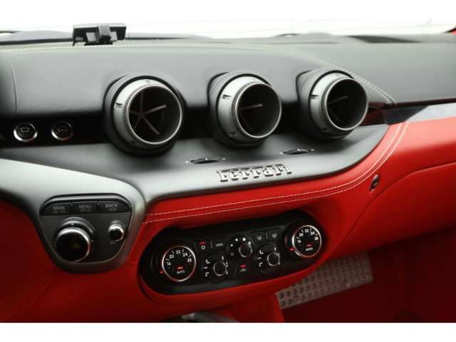 صورة مصغرة 50 لـ 2013 Ferrari F12 BERLINETTA