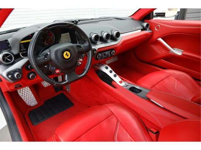 صورة 7 لـ 2013 Ferrari F12 BERLINETTA