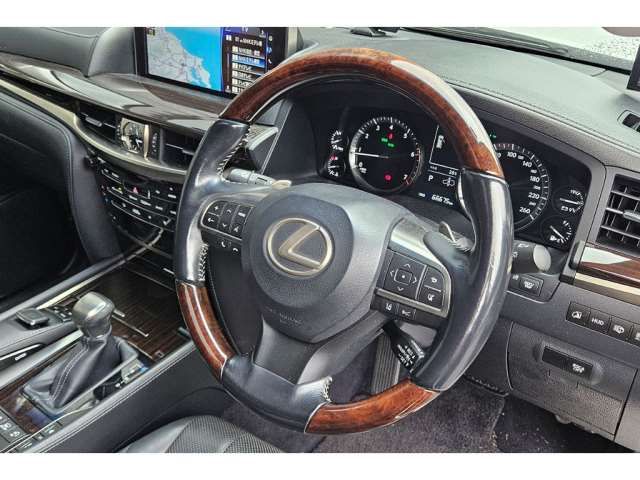 صورة 8 لـ 2015 Lexus LX