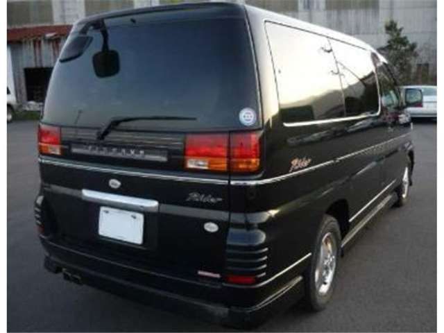 1999 Nissan ELGRAND — фото 3