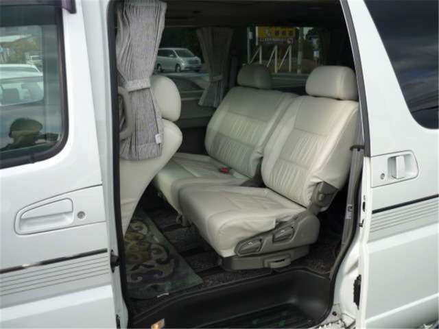 1999 Nissan ELGRAND — фото 4