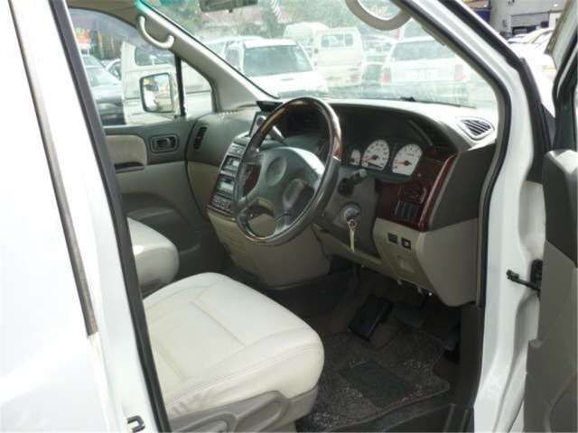 1999 Nissan ELGRAND — фото 3