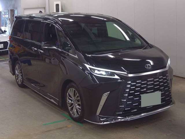 2024 Lexus LM photo 1
