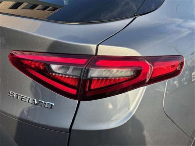 2019 ALFA Romeo STELVIO 缩略图 31