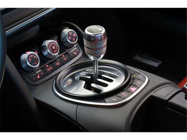 صورة مصغرة 11 لـ 2011 AUDI R8
