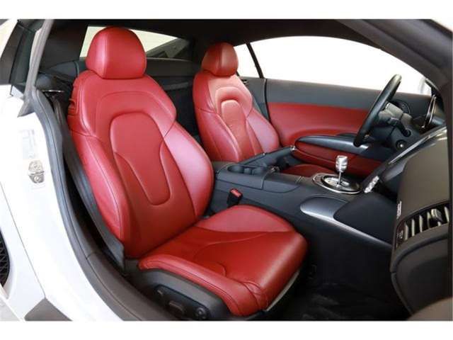 صورة 10 لـ 2011 AUDI R8