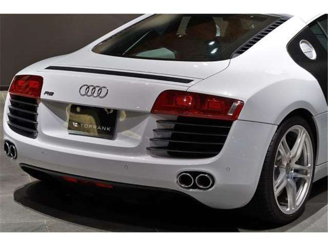 صورة مصغرة 25 لـ 2011 AUDI R8