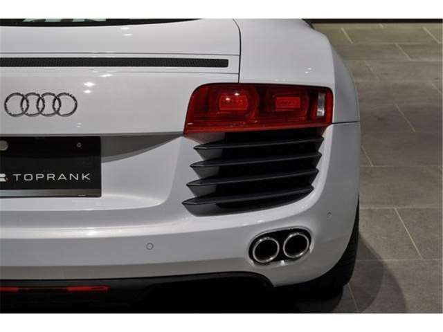 صورة مصغرة 26 لـ 2011 AUDI R8