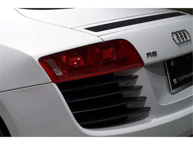 صورة مصغرة 27 لـ 2011 AUDI R8