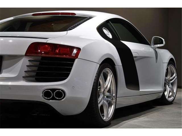 صورة مصغرة 28 لـ 2011 AUDI R8