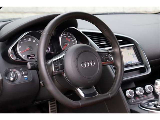 صورة 7 لـ 2011 AUDI R8
