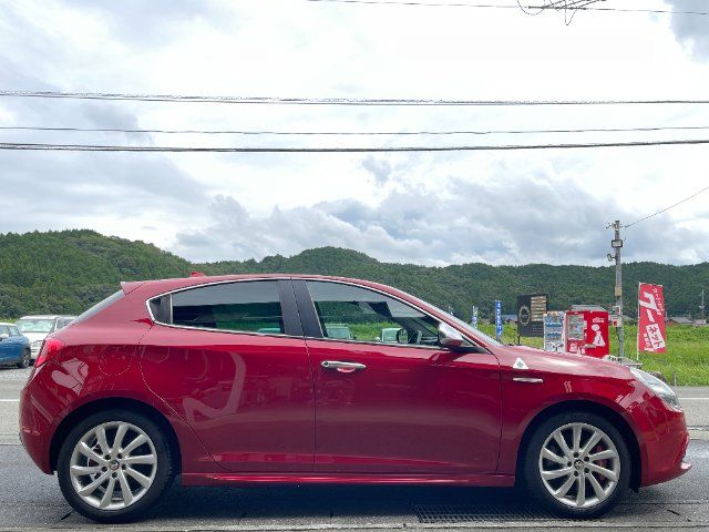 2012 ALFA Romeo GIULIETTA photo 9