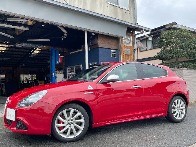 2012 ALFA Romeo GIULIETTA photo 2