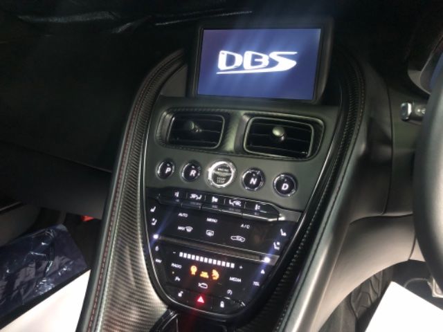 2021 Aston Martin DBS SUPERLEGGERA — миниатюра 20