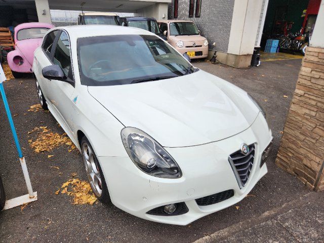 2016 ALFA Romeo GIULIETTA thumbnail 3