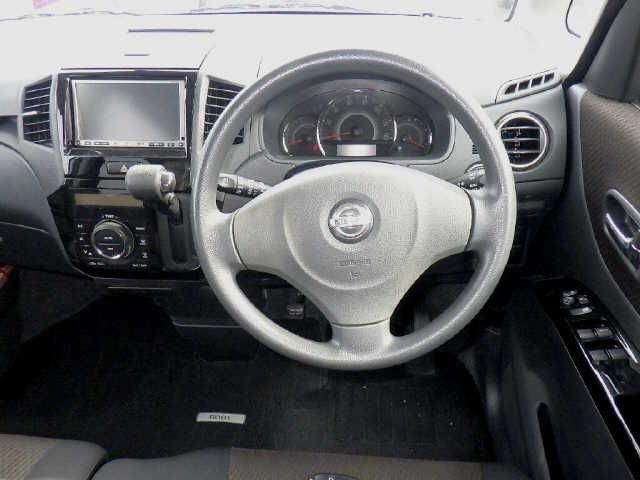 2010 Nissan ROOX — миниатюра 3