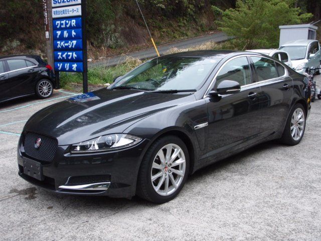 2014 Jaguar XF thumbnail 4