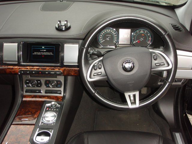 2014 Jaguar XF thumbnail 9