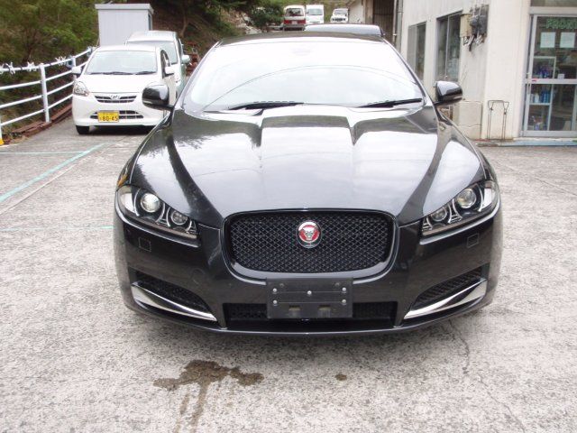 2014 Jaguar XF thumbnail 3