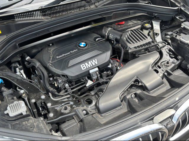 2017 BMW X1 photo 3