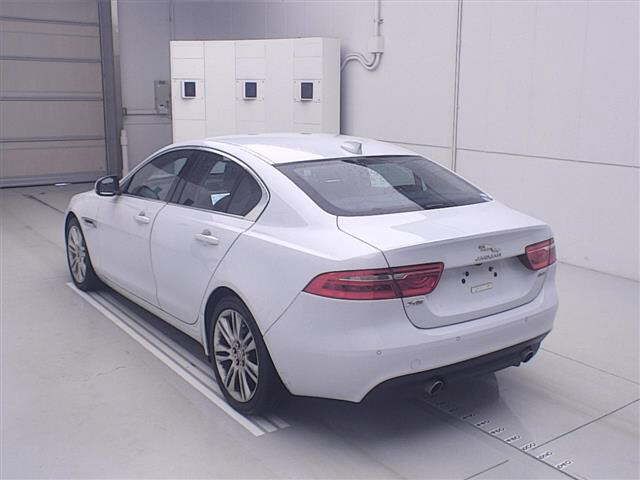 2019 Jaguar XE 缩略图 2