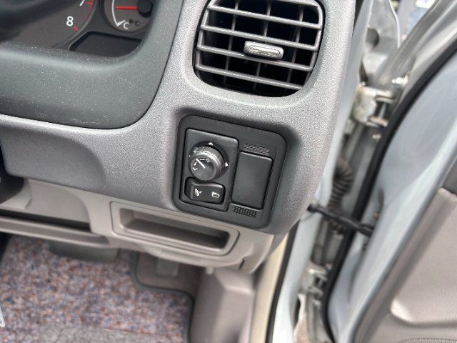 2000 Nissan SUNNY — миниатюра 22