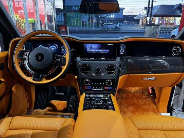 صورة 6 لـ 2025 ROLLS-ROYCE BLACK BADGE CULLINAN