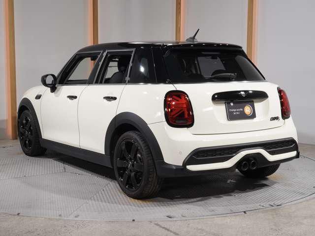 2022 MINI MNI — миниатюра 2