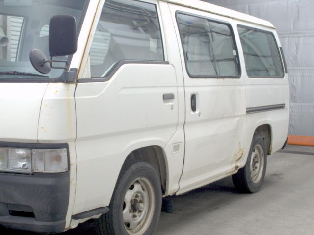 1999 Nissan CARAVAN — фото 4